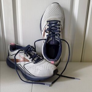 Brooks Transmit 3 Women's White Navy and Rose Gold Running Shoes (sz 11)